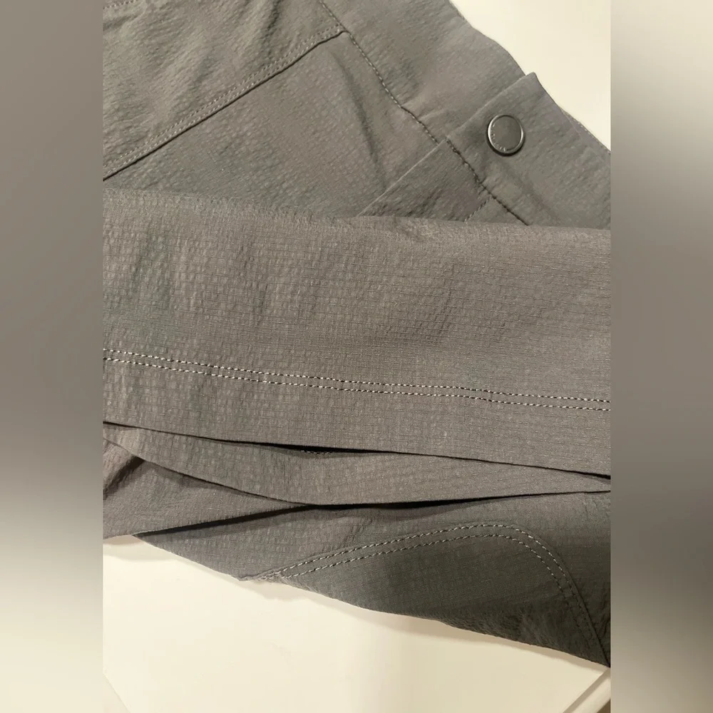 GW 2025 Athleta Sz 4 Women’s Lightweight Shorts w/front & back pockets - Picture 12 of 12